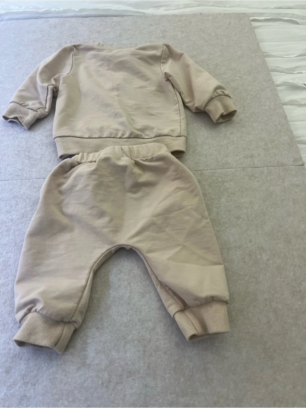 Baby Girl “Daddy’s Girl” Beige Sweatshirt & Jogger Set 6–9 Months